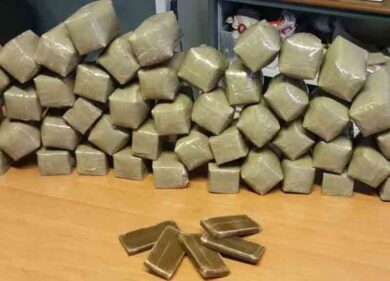 Milano, la Polizia trova nel box di un 19enne 43 chili di hashish