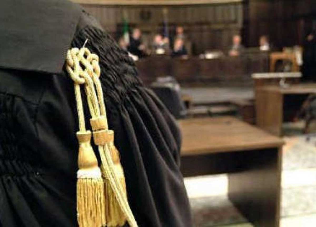 Uccise con arco e freccia un uomo che festeggiava la nascita del figlio: condannato a 21 anni Uccise con arco e freccia un uomo che festeggiava la nascita del figlio: condannato a 21 anni