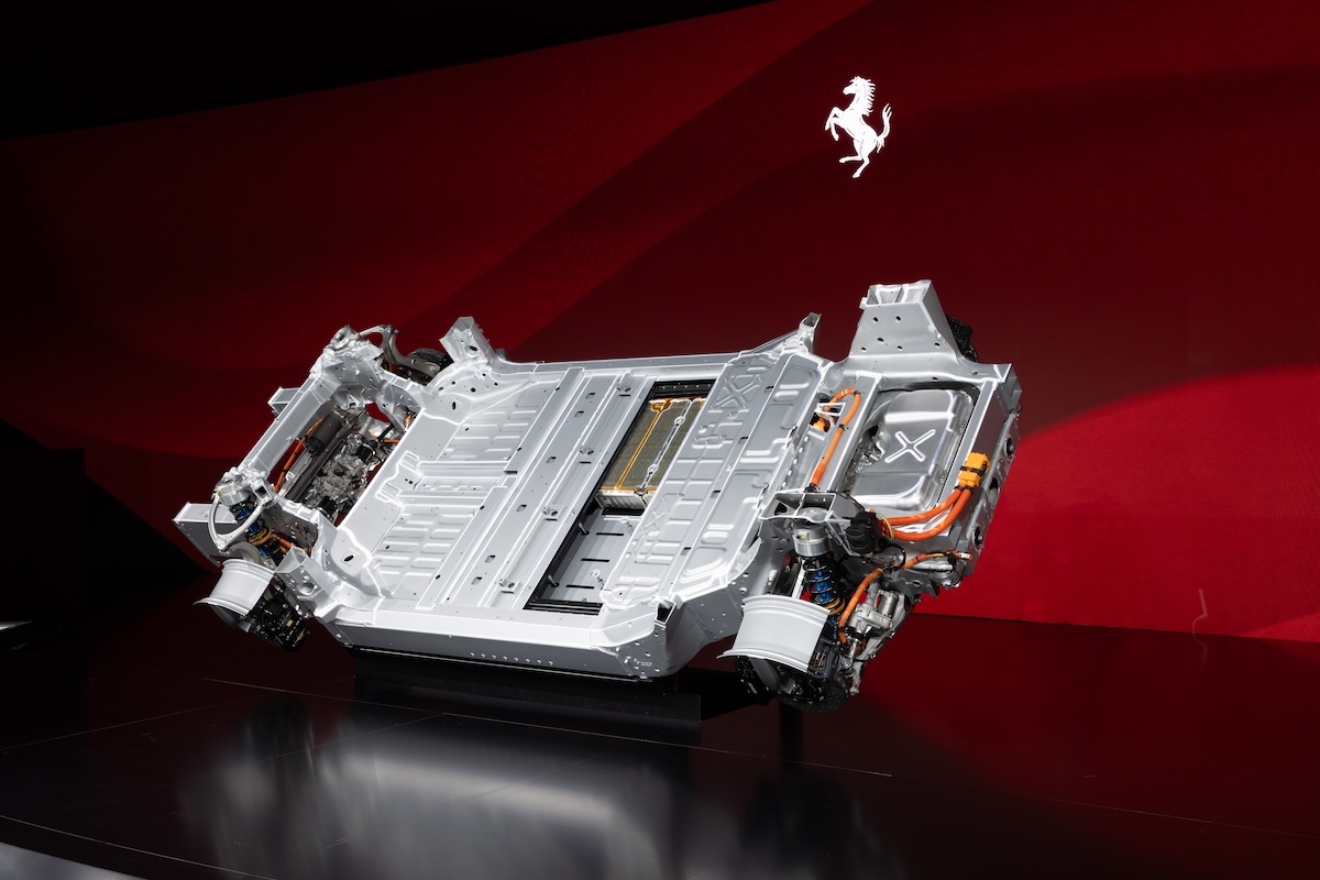 Ferrari Elettrica: svelati telaio, batteria e assali da record Ferrari Elettrica: svelati telaio, batteria e assali da record