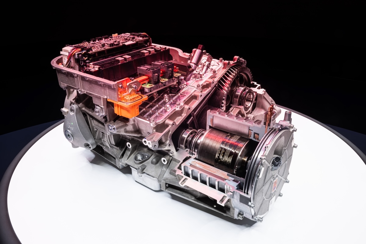 Ferrari Elettrica: svelati telaio, batteria e assali da record Ferrari Elettrica: svelati telaio, batteria e assali da record