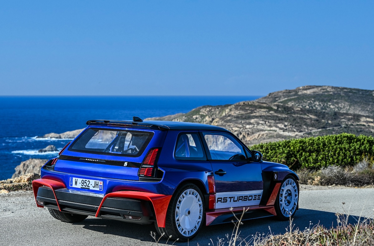 Renault 5 Turbo 3E: la supercar compatta elettrica debutta in Corsica Renault 5 Turbo 3E: la supercar compatta elettrica debutta in Corsica