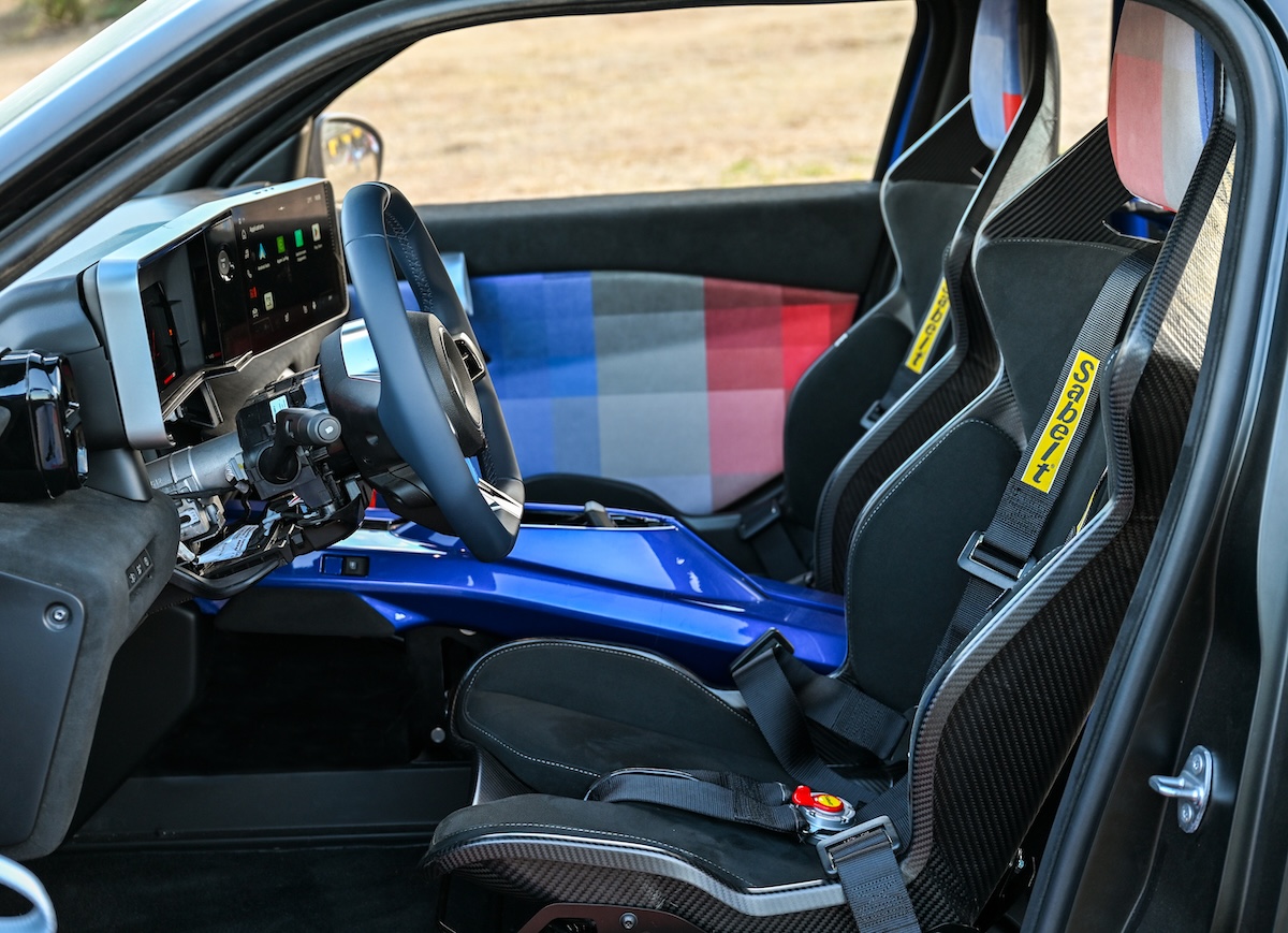 Renault 5 Turbo 3E: la supercar compatta elettrica debutta in Corsica Renault 5 Turbo 3E: la supercar compatta elettrica debutta in Corsica