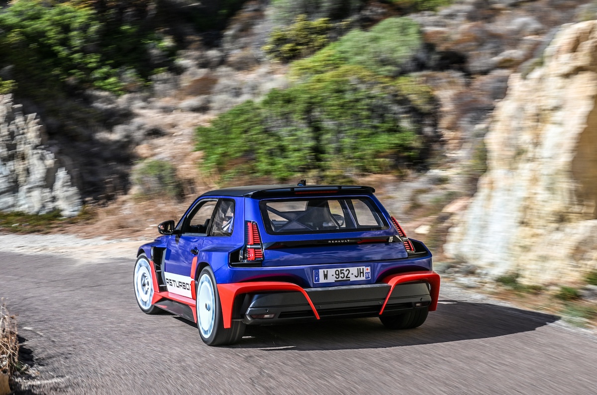 Renault 5 Turbo 3E: la supercar compatta elettrica debutta in Corsica Renault 5 Turbo 3E: la supercar compatta elettrica debutta in Corsica
