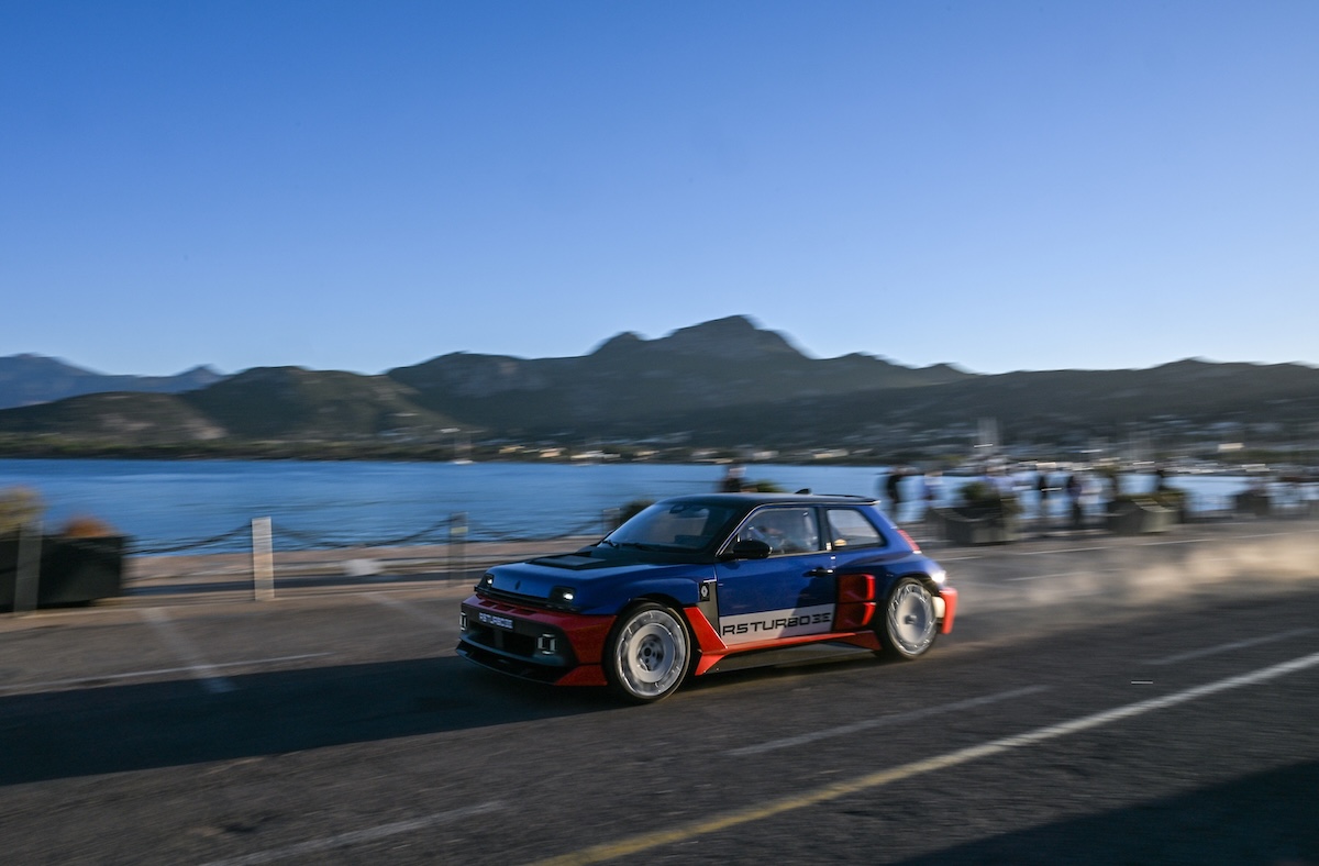 Renault 5 Turbo 3E: la supercar compatta elettrica debutta in Corsica Renault 5 Turbo 3E: la supercar compatta elettrica debutta in Corsica