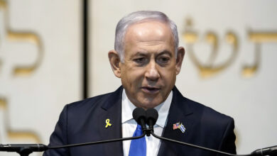 Pace a Gaza, l’Idf ritira le truppe. Cessate il fuoco attivo, migliaia di sfollati tornano in città. In Egitto il vertice con Trump