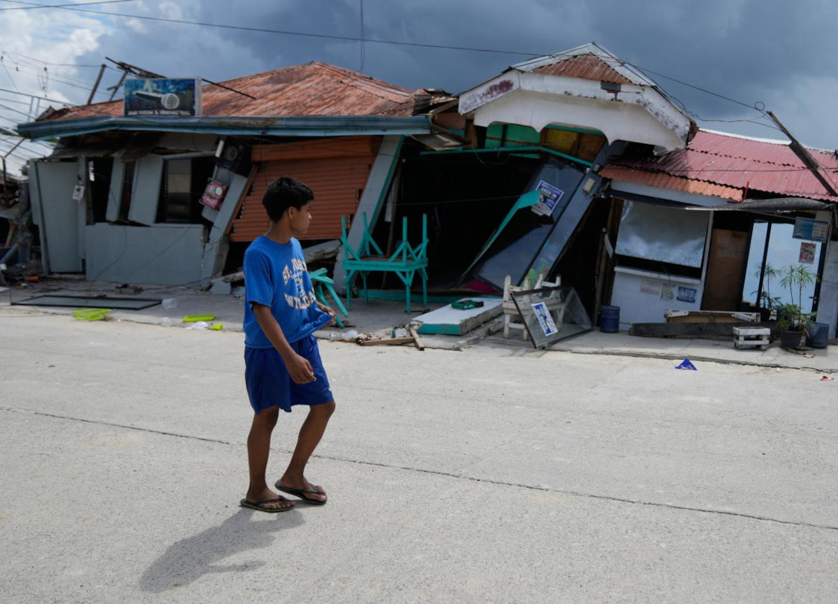 Filippine, terremoto fortissimo e allerta tsunami. L’allarme: “Onde molto alte, può essere distruttivo” Filippine, terremoto fortissimo e allerta tsunami. L’allarme: “Onde molto alte, può essere distruttivo”
