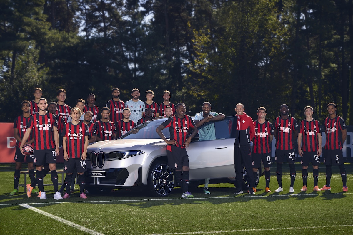 BMW Italia celebra AC Milan e svela la iX3 100% elettrica BMW Italia celebra AC Milan e svela la iX3 100% elettrica