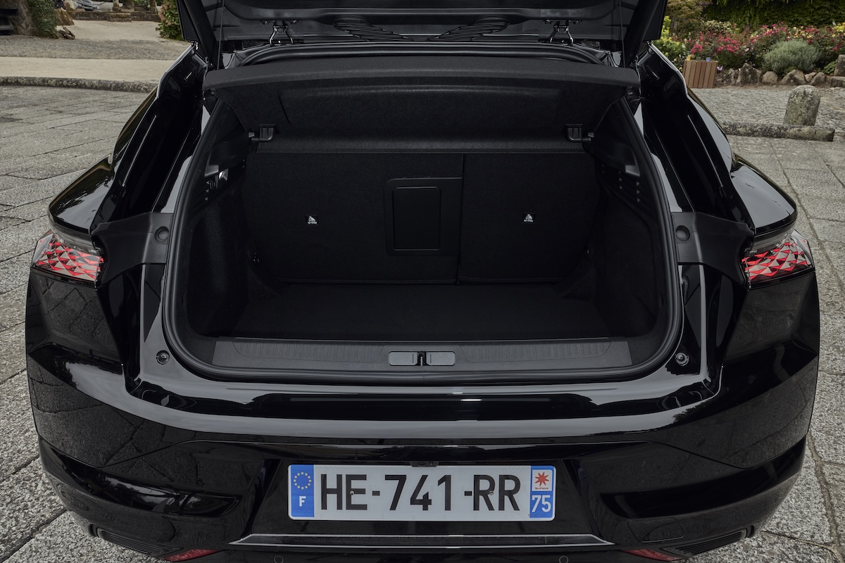 DS N°4 2026: elettrica, plug-in e hybrid per la berlina premium