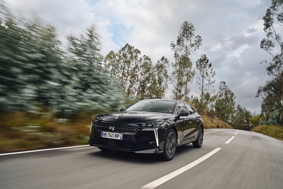 DS N°4 2026: elettrica, plug-in e hybrid per la berlina premium