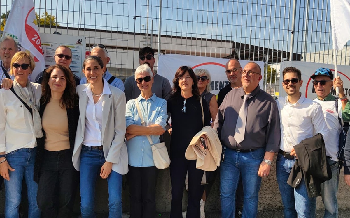 Una delegazione M5S in visita agli stabilimenti Iveco di Suzzara: “Le bugie di Meloni non tolgono incertezza ai lavoratori” Una delegazione M5S in visita agli stabilimenti Iveco di Suzzara: “Le bugie di Meloni non tolgono incertezza ai lavoratori”