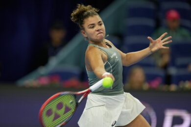 Jasmine Paolini piegata da Coco Gauff. Vacherot, la favola continua: Djokovic si arrende al francese