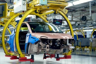 Italia auto a doppia velocità: agosto vola, 2025 frena (-13,7%)