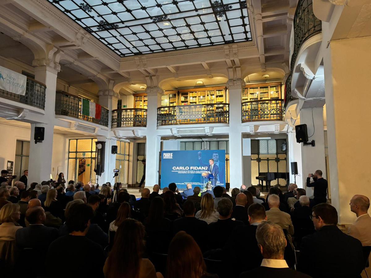 Charlie Kirk, la serata ricordo a Milano a un mese dalla morte – L’omaggio commosso di Fidanza al Premio Nobel, Maria Corina Machado Charlie Kirk, la serata ricordo a Milano a un mese dalla morte – L’omaggio commosso di Fidanza al Premio Nobel, Maria Corina Machado