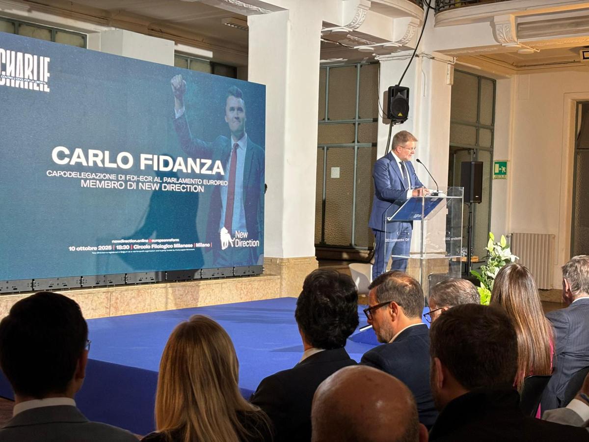 Charlie Kirk, la serata ricordo a Milano a un mese dalla morte – L’omaggio commosso di Fidanza al Premio Nobel, Maria Corina Machado Charlie Kirk, la serata ricordo a Milano a un mese dalla morte – L’omaggio commosso di Fidanza al Premio Nobel, Maria Corina Machado