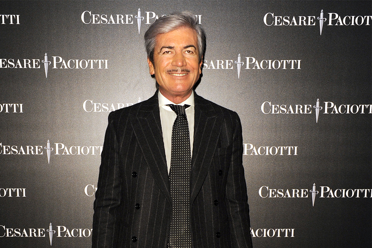 Cesare Paciotti, dal piccolo laboratorio provinciale di famiglia al boom degli anni 2000: storia del brand del pugnale italiano Cesare Paciotti, dal piccolo laboratorio provinciale di famiglia al boom degli anni 2000: storia del brand del pugnale italiano