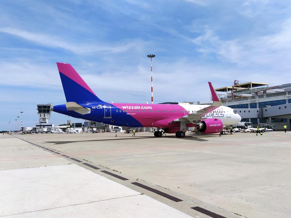 Paura in aereo, atterraggio di sicurezza a Napoli per un volo Sharm-Roma Paura in aereo, atterraggio di sicurezza a Napoli per un volo Sharm-Roma