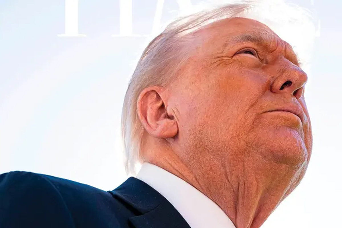 Il Time dedica la copertina a Trump, ma lui va su tutte le furie: “Mi hanno fatto scomparire i capelli” Il Time dedica la copertina a Trump, ma lui va su tutte le furie: “Mi hanno fatto scomparire i capelli”