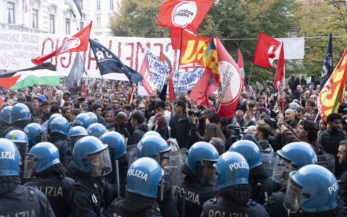 Milano, Palazzo Marino assaltato come Capitol Hill (e ci sarebbe un po’ da vergognarsi) Milano, Palazzo Marino assaltato come Capitol Hill (e ci sarebbe un po’ da vergognarsi)
