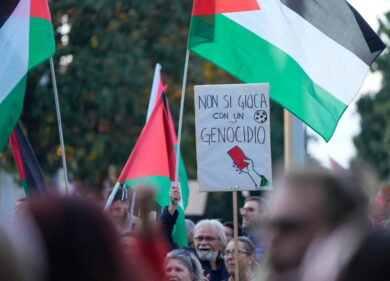 Udine, scontri tra pro-Pal e polizia: feriti un cameraman, un militare e una giornalista
