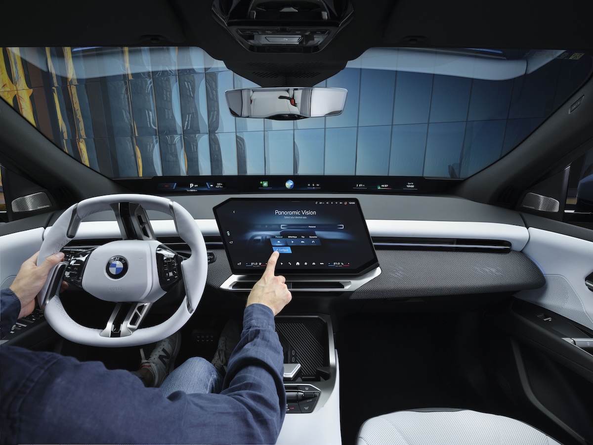 BMW iX3: debutta il Panoramic iDrive, nuovo piacere di guida