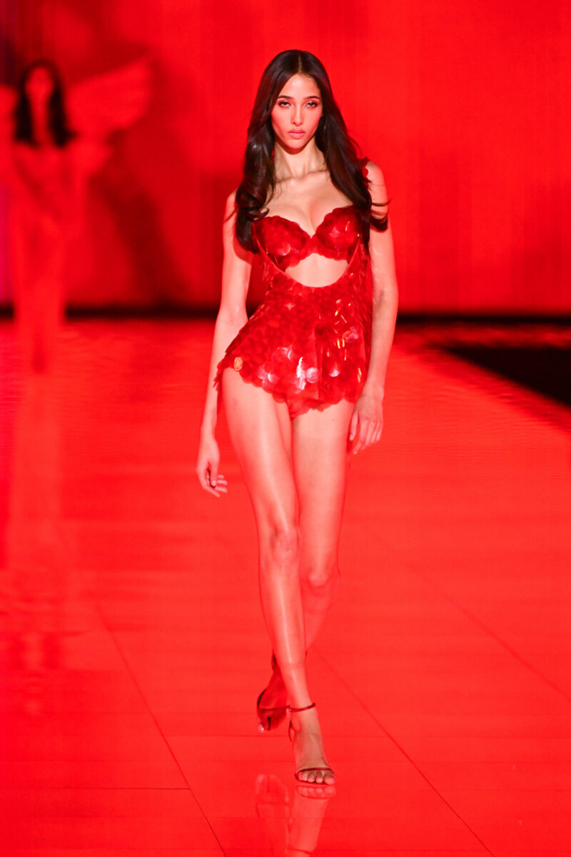 Victoria’s Secret Fashion Show 2025, tornano “gli angeli” del brand di lingerie all’insegna della body positivity – FOTO