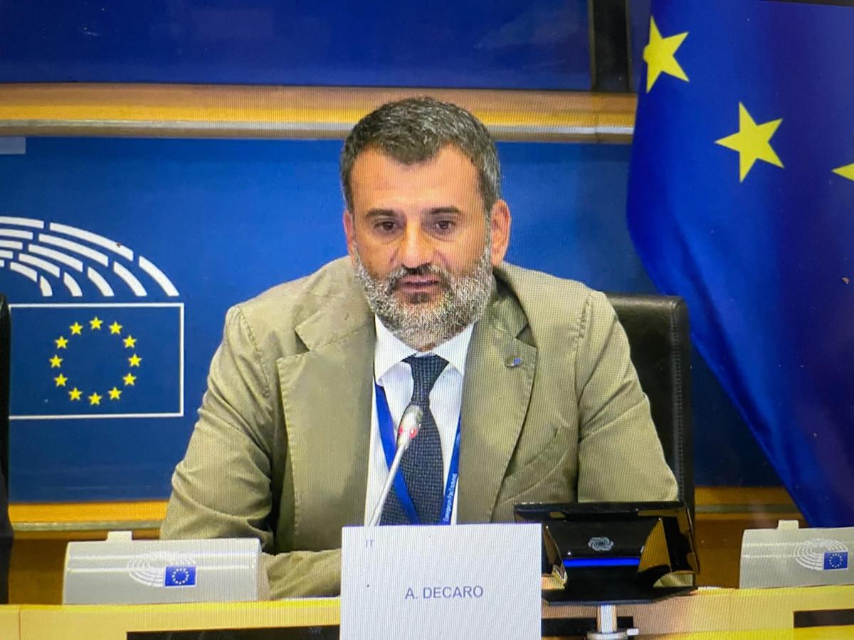 Decaro: ‘Nazionalizzare l’ex-Ilva e farsi carico della decarbonizzazione’