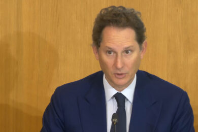 Exor, gli Elkann salutano l’editoria: La Stampa in trattativa con il gruppo Nem, Repubblica verso la vendita ai greci di Kyriakou