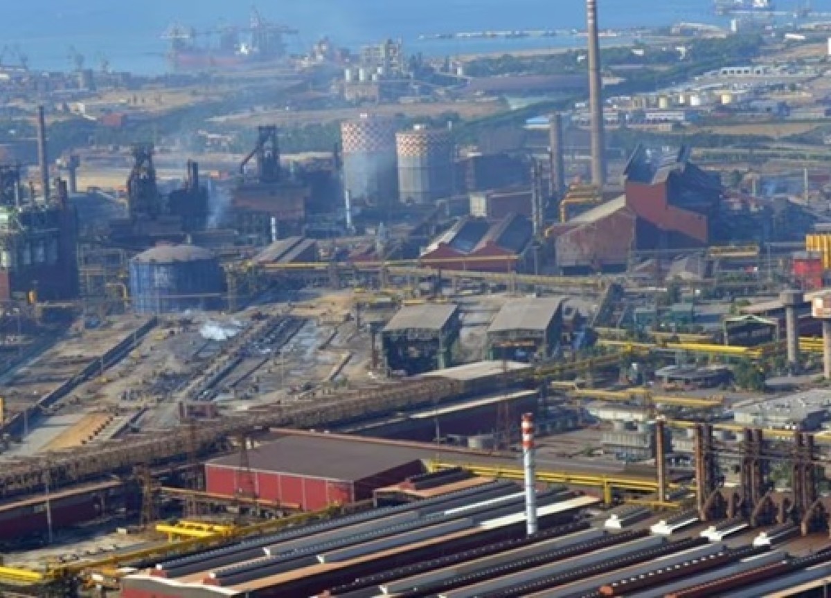 Galleria foto 'Decaro: ‘Nazionalizzare l’ex-Ilva e farsi carico della decarbonizzazione’' - foto 1
