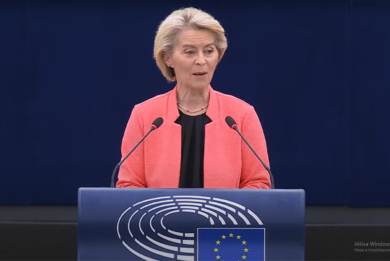 Clima, von der Leyen: “Europa sulla buona strada, neutralità entro il 2050. In Italia presto le prime auto a guida autonoma”