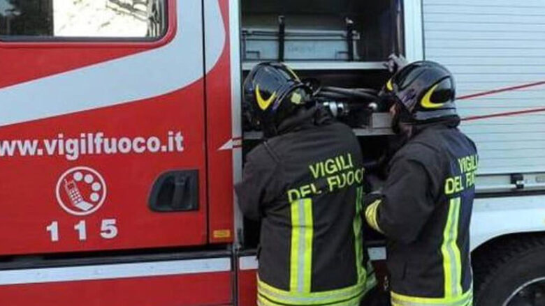 Milano, principio di incendio in un ostello: 30 evacuati. Il rogo da una power bank difettosa
