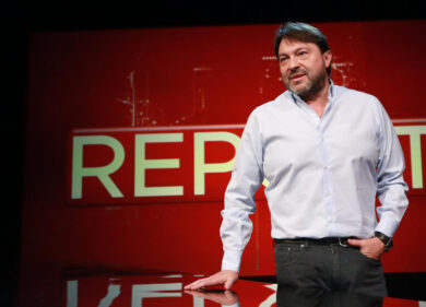 Attentato a Ranucci, bomba nella sua auto. Il giornalista: “Potevano uccidere mia figlia. Vado a denunciare”. Un passante ha visto un uomo incappucciato