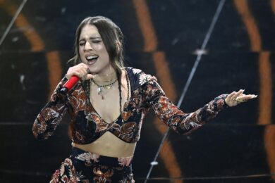 Angelina Mango fa il suo grande ritorno: presentato a sorpresa l’album “Caramé”, c’è anche un brano con Madame