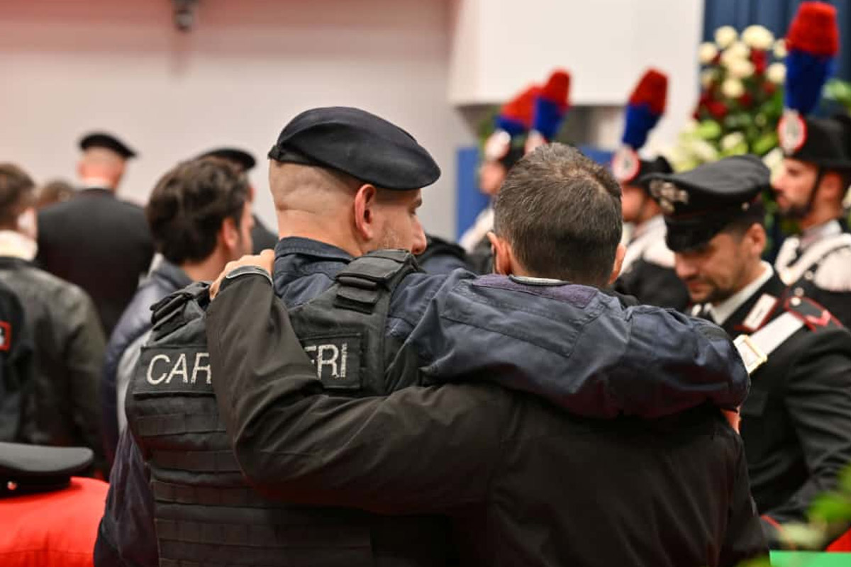 Esplosione a Verona, funerali di Stato per i tre carabinieri uccisi. “Hanno servito la patria con amore”. Mattarella e Meloni vicini ai familiari Esplosione a Verona, funerali di Stato per i tre carabinieri uccisi. “Hanno servito la patria con amore”. Mattarella e Meloni vicini ai familiari