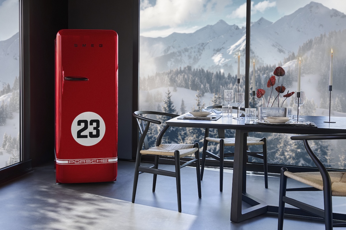 Porsche x Smeg: la capsule che unisce motorsport e design Porsche x Smeg: la capsule che unisce motorsport e design