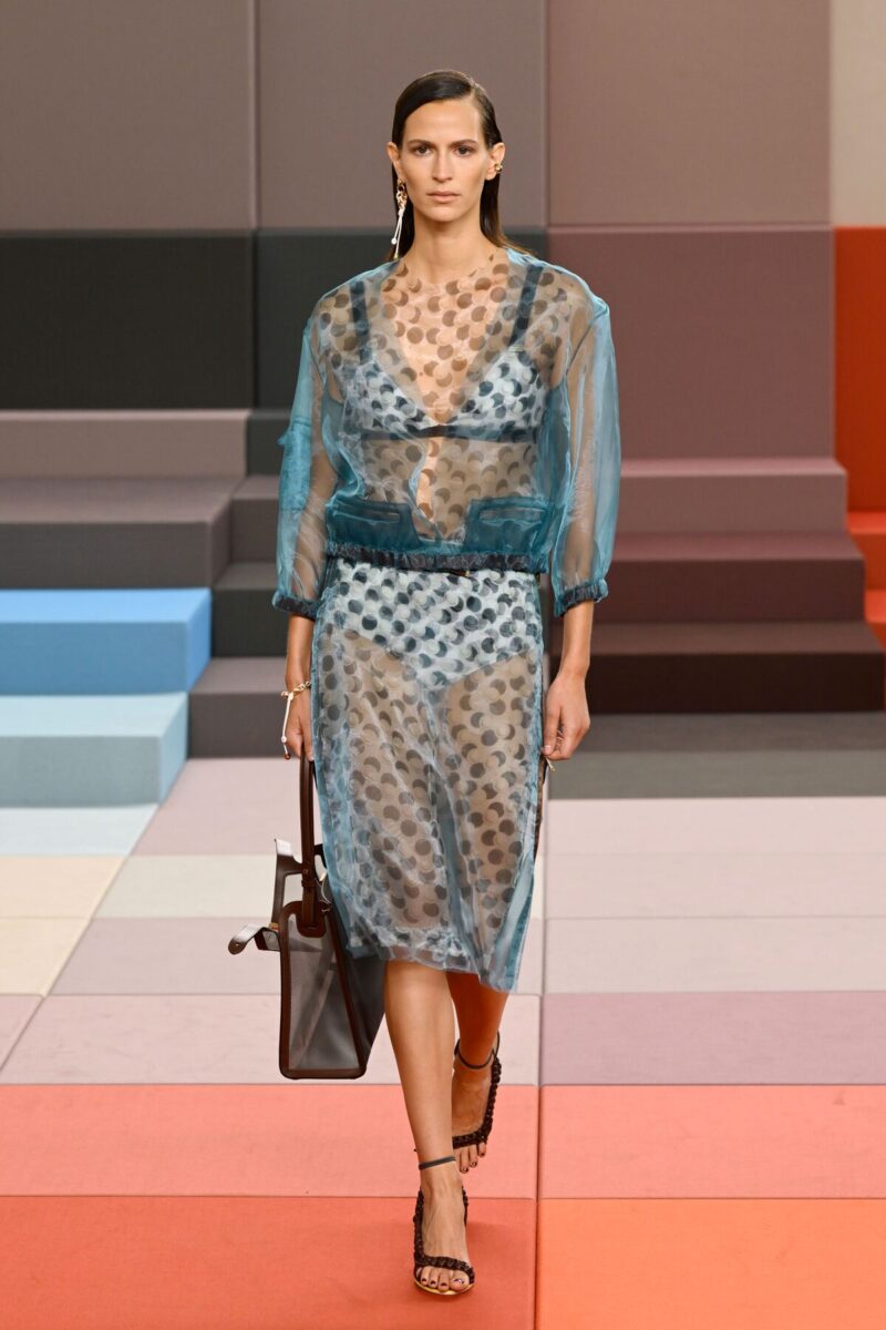 Brand o brand…elli/ Dalla bottega romana all’Olimpo della moda: la storia di Fendi, il marchio tornato sotto la direzione creativa di Maria Grazia Chiuri Brand o brand…elli/ Dalla bottega romana all’Olimpo della moda: la storia di Fendi, il marchio tornato sotto la direzione creativa di Maria Grazia Chiuri