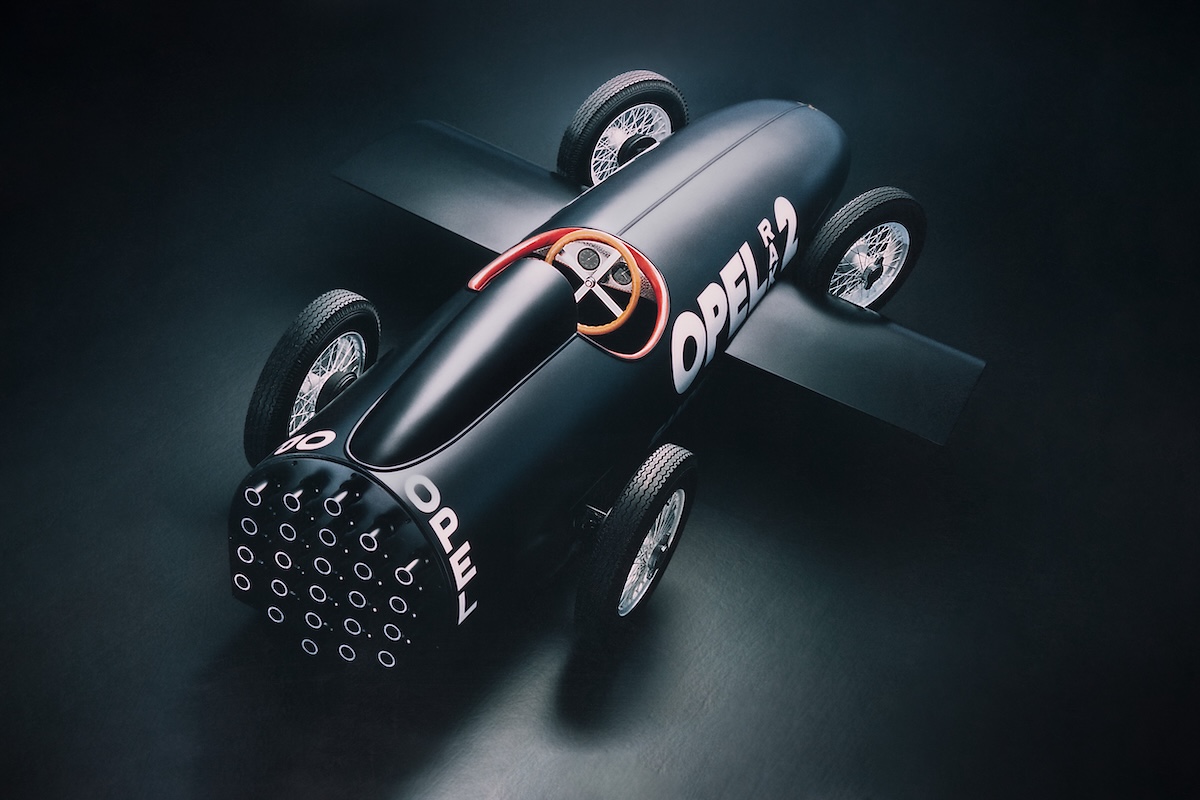 Mobility City Zaragoza accende l’Opel Blitz con “Opel Love”