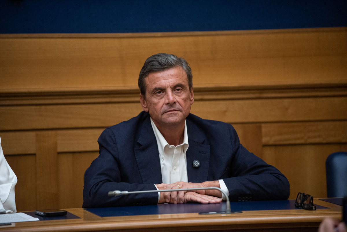 Gemellaggio con Gaza, il sarcasmo di Calenda: “A Milano pensano di essere l’Onu…” Gemellaggio con Gaza, il sarcasmo di Calenda: “A Milano pensano di essere l’Onu…”