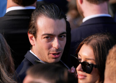 La “vena nazista” e il presunto legame con la Gioventù hitleriana, il candidato di Trump si ritira dopo la bufera per i post razzisti