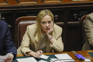 Meloni, “rissa” alla Camera con Conte e Schlein. La premier: “Segretaria Pd getta ombre sull’Italia”