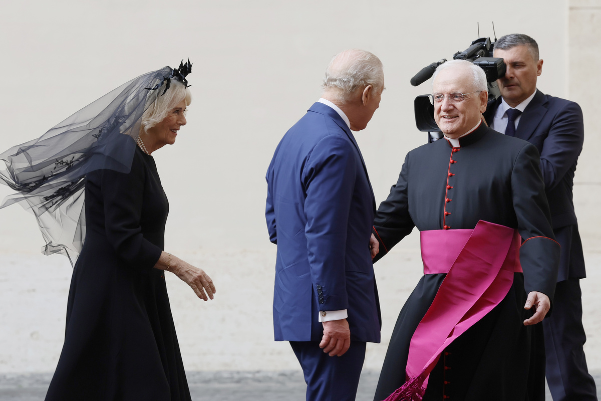 Roma, i reali britannici da Leone XIV. Carlo il primo re a pregare con un Papa dopo 500 anni Roma, i reali britannici da Leone XIV. Carlo il primo re a pregare con un Papa dopo 500 anni
