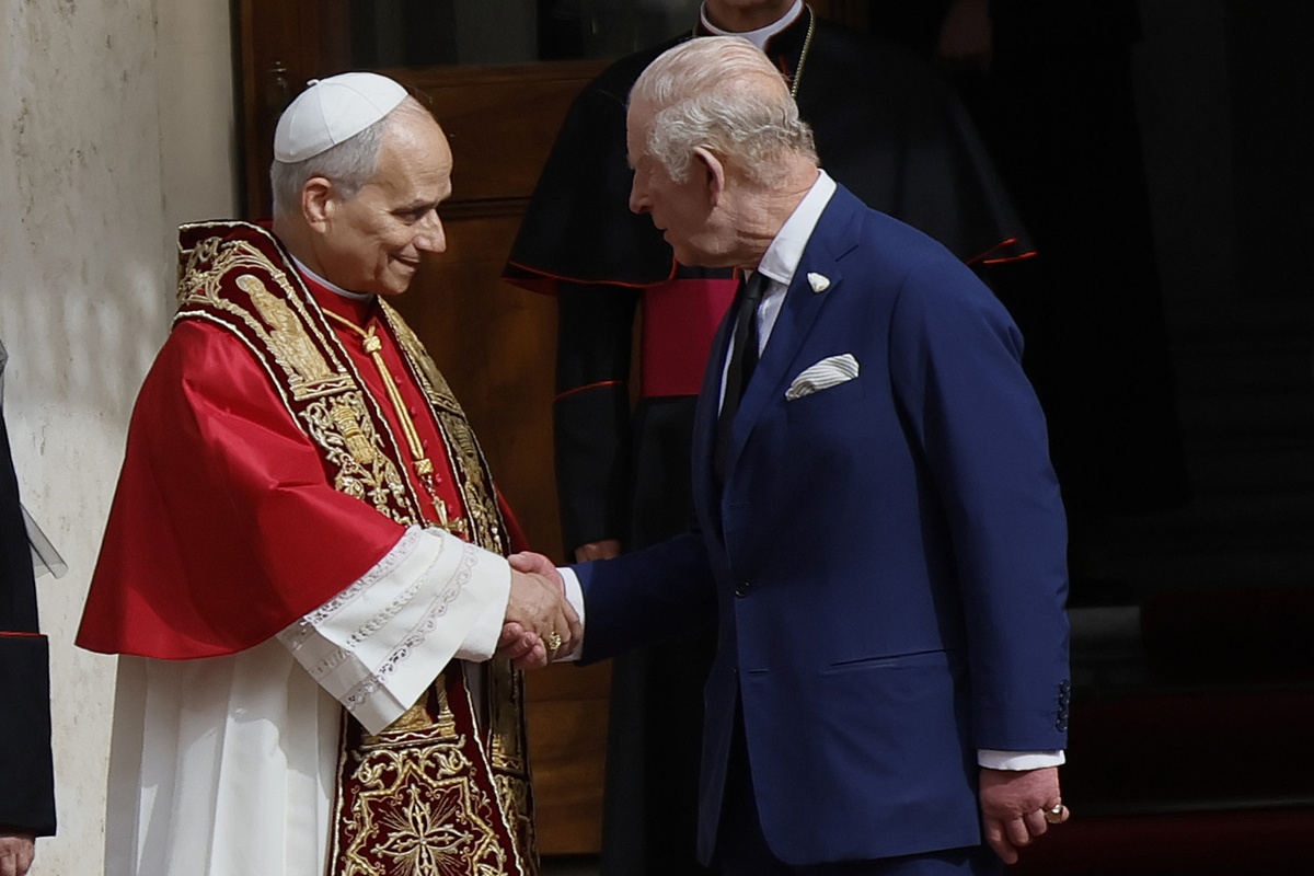 Roma, i reali britannici da Leone XIV. Carlo il primo re a pregare con un Papa dopo 500 anni Roma, i reali britannici da Leone XIV. Carlo il primo re a pregare con un Papa dopo 500 anni