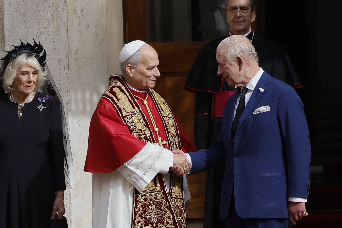 Roma, i reali britannici da Leone XIV. Carlo il primo re a pregare con un Papa dopo 500 anni Roma, i reali britannici da Leone XIV. Carlo il primo re a pregare con un Papa dopo 500 anni