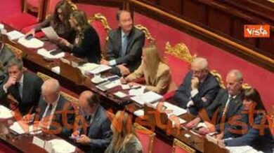 Il gesto di Meloni durante l’intervento di Maiorino (M5s) al Senato