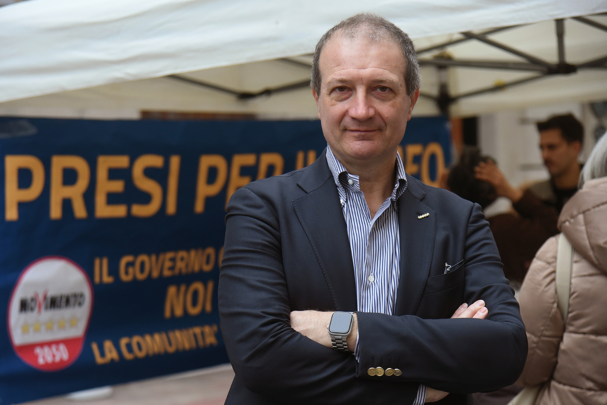 Manovra, M5S stronca Meloni: “‘Leggina di bilancio’ per compiacere le agenzie di rating. Dal taglio delle tasse 1,2 euro al giorno” Manovra, M5S stronca Meloni: “‘Leggina di bilancio’ per compiacere le agenzie di rating. Dal taglio delle tasse 1,2 euro al giorno”