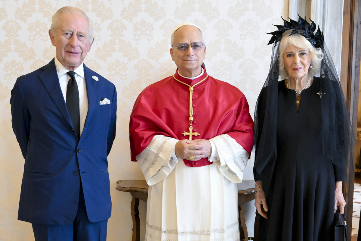 Roma, i reali britannici da Leone XIV. Carlo il primo re a pregare con un Papa dopo 500 anni Roma, i reali britannici da Leone XIV. Carlo il primo re a pregare con un Papa dopo 500 anni