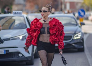Prada cresce ancora e mette a segno nove mesi di successi: ricavi oltre 4 miliardi, in crescita del 9%