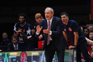 Olimpia Milano rimonta, ma cade in casa contro il Valencia. Coach Messina: “Cuore, carattere e qualità in attacco, ma troppa sofferenza in difesa”
