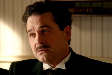 La Promessa Anticipazioni 25 ottobre 2025: Padre Samuel parte davvero. Maria tenta l’ultima mossa. Cruz contro il traditore (Leocadia in agguato)