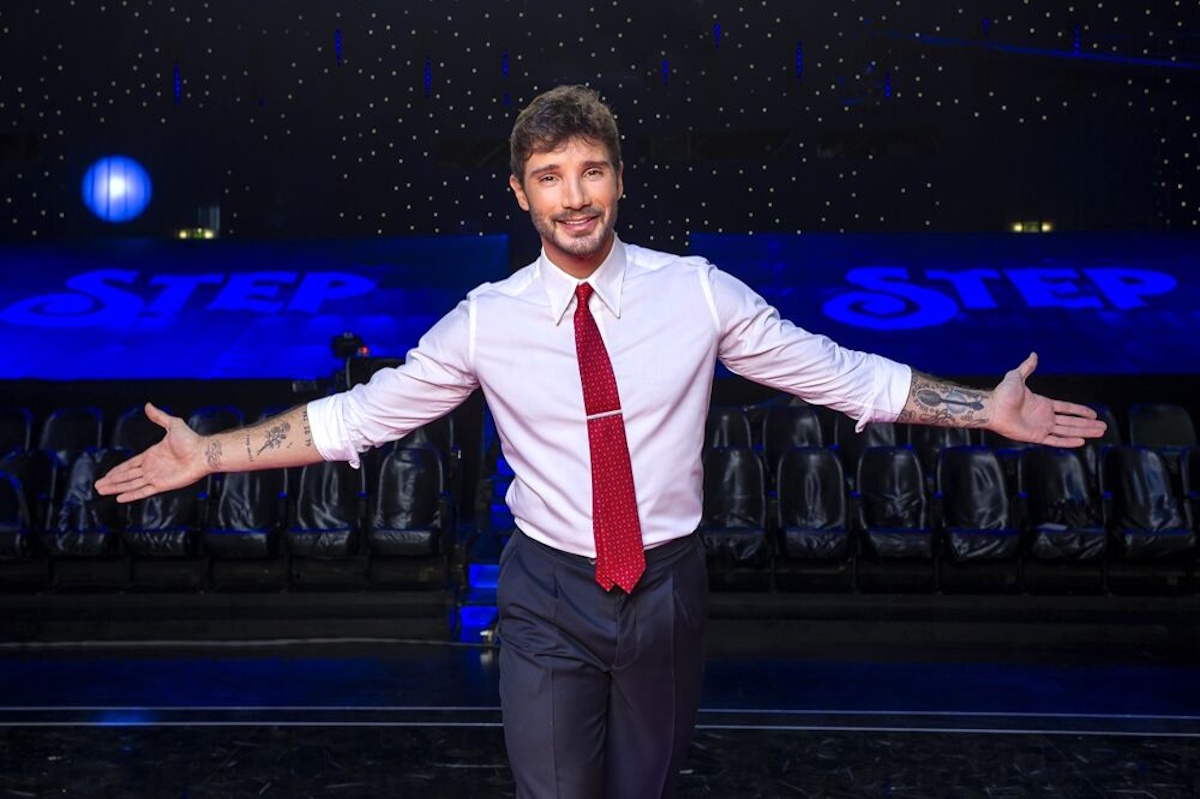 Affari Tuoi dimezza le puntate, punizione per Stefano De Martino? No, tutt’altro. Pronto un nuovo format Affari Tuoi dimezza le puntate, punizione per Stefano De Martino? No, tutt’altro. Pronto un nuovo format