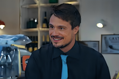 Un Posto al Sole anticipazioni 24 ottobre 2025: Roberto ai domiciliari. Ma l’avvocato chiede il patteggiamento…